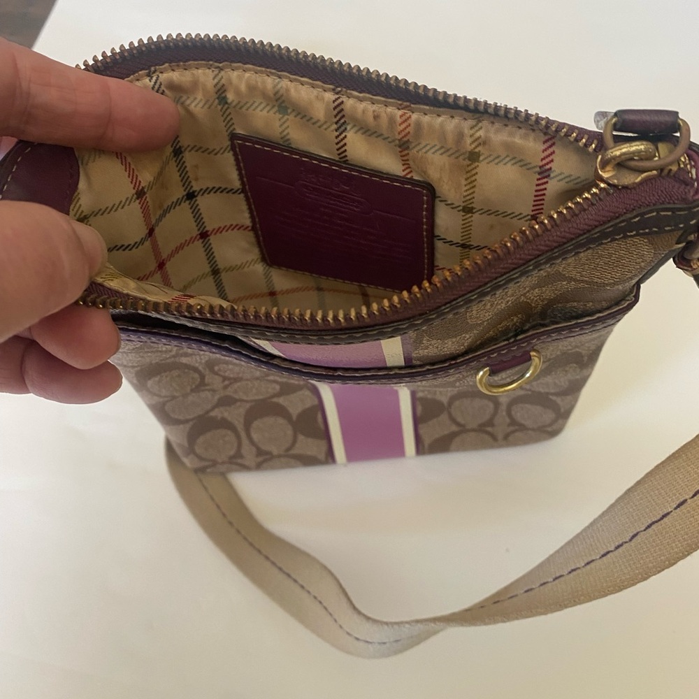 Coach crossbody purse - Picture 3 of 5